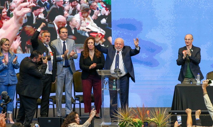  Lula enaltece profissionais da saúde no combate à Covid-19