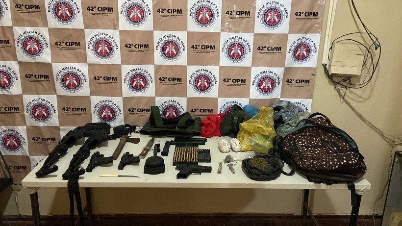  PM apreende mais de 400 munições, sete armas e explosivos durante operação em Lençóis