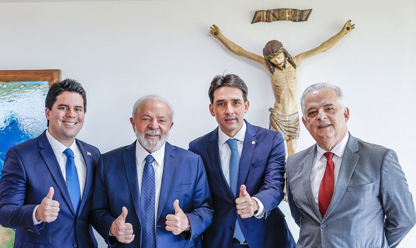  Lula dá posse a três ministros e cria ministério para pequena empresa