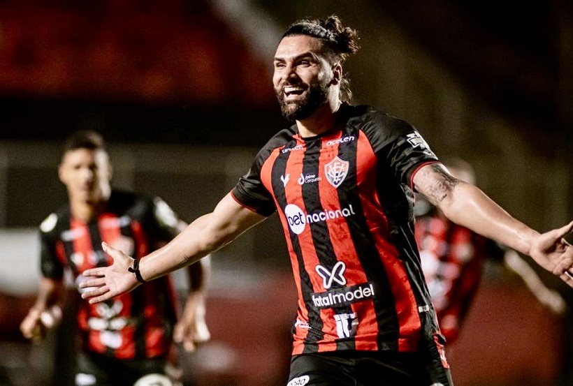  Vitória volta a fazer o dever de casa e amplia vantagem na liderança