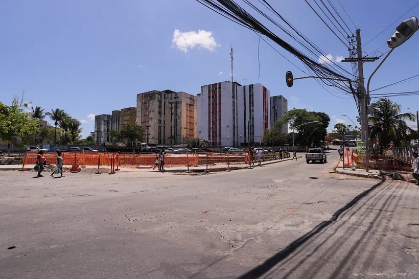  Trecho do trânsito de Lauro de Freitas sofre alterações para obra de esgotamento sanitário