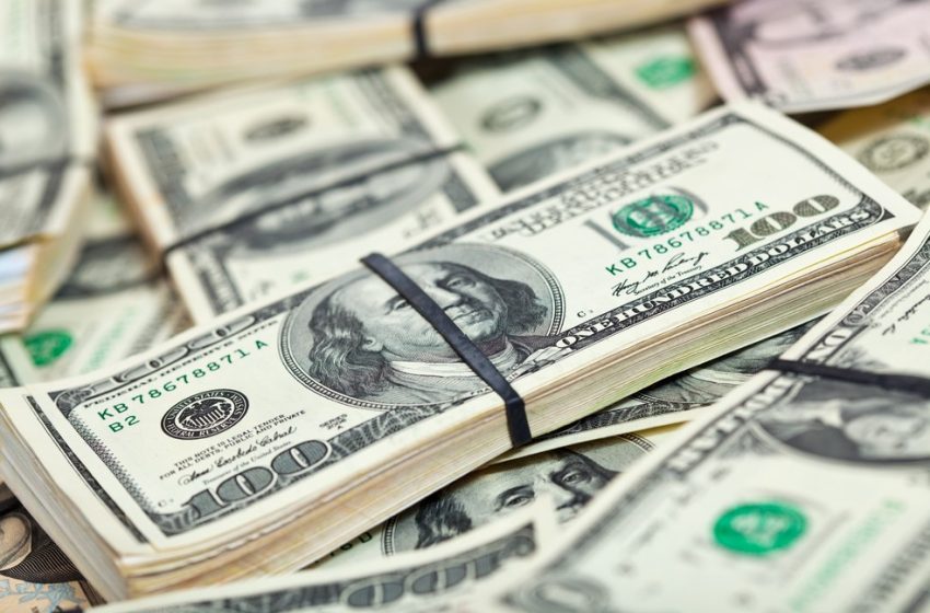  Dólar cai para R$ 4,86 e atinge menor nível desde o fim de novembro