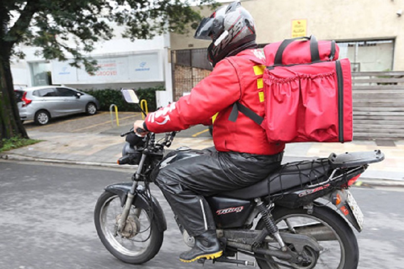  Motoboys usam criatividade para ganhar renda extra pelo Brasil; descubra os formatos