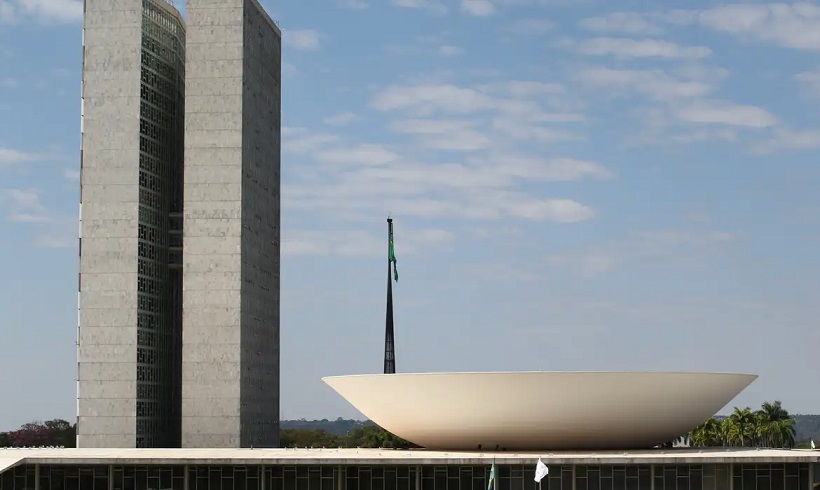  Câmara aprova auxílio para alunos de baixa renda do ensino médio