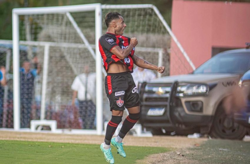  Vitória bate Bahia de virada no Barradão