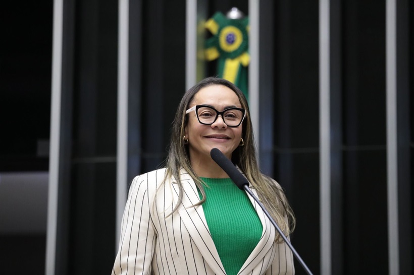  Com articulação de Ivoneide Caetano, presidente Lula anuncia investimento de R$ 95 milhões para transporte coletivo de Camaçari