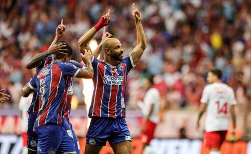  Bahia mantém os 100% em casa, bate o Red Bull Bragantino e segue em 2º no Brasileirão