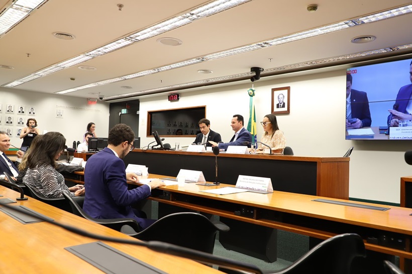  Projeto de Ivoneide Caetano que torna Camaçari a Capital Nacional da Indústria Petroquímica avança na Câmara