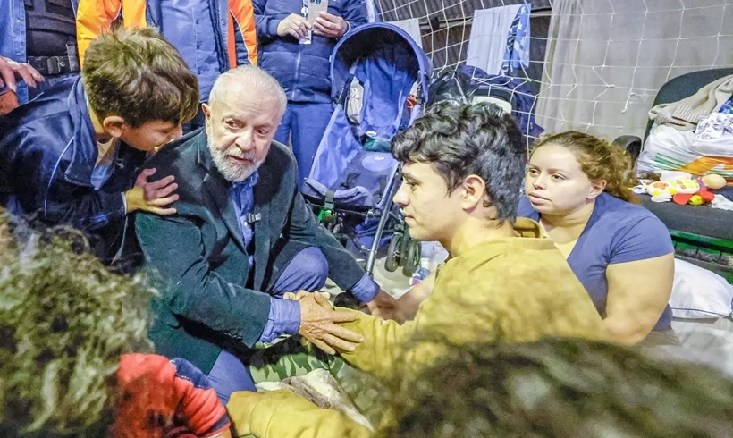  Lula se compromete a garantir moradia para quem perdeu casa no RS