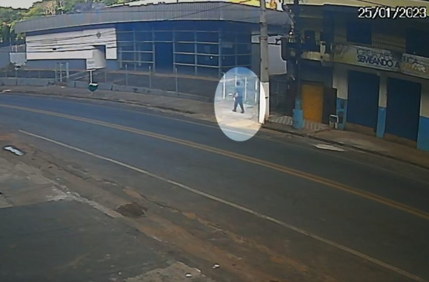  Empresário acusado de atear fogo em homem em situação de rua é condenado a quase 20 anos de prisão; vítima morreu