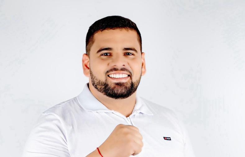  Serginho Pocotchá assume cadeira na Câmara Municipal de Dias d’Ávila