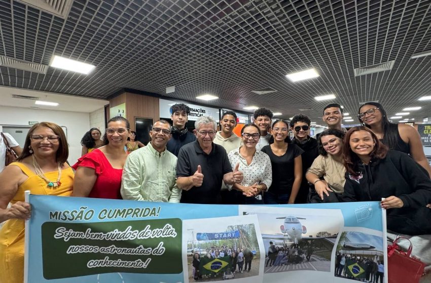  Estudantes de Camaçari são recepcionados após participação em evento da NASA