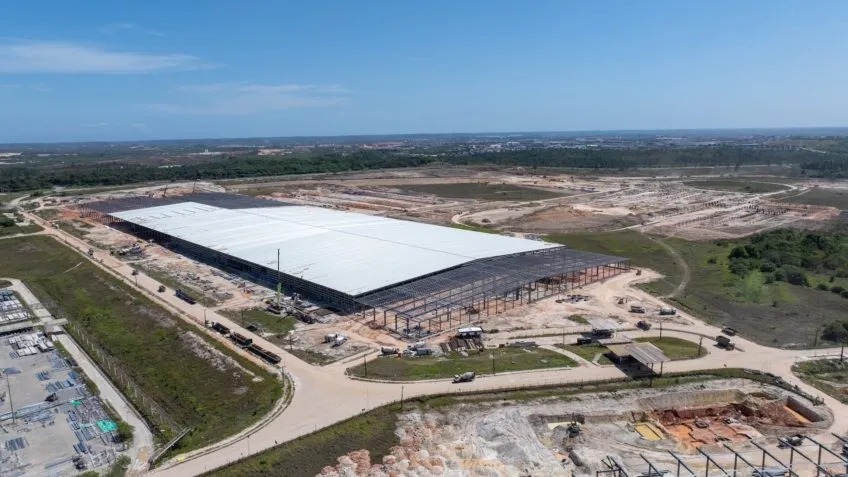  Fábrica da BYD em Camaçari terá operação só em 2026 após denúncias e atraso nas obras