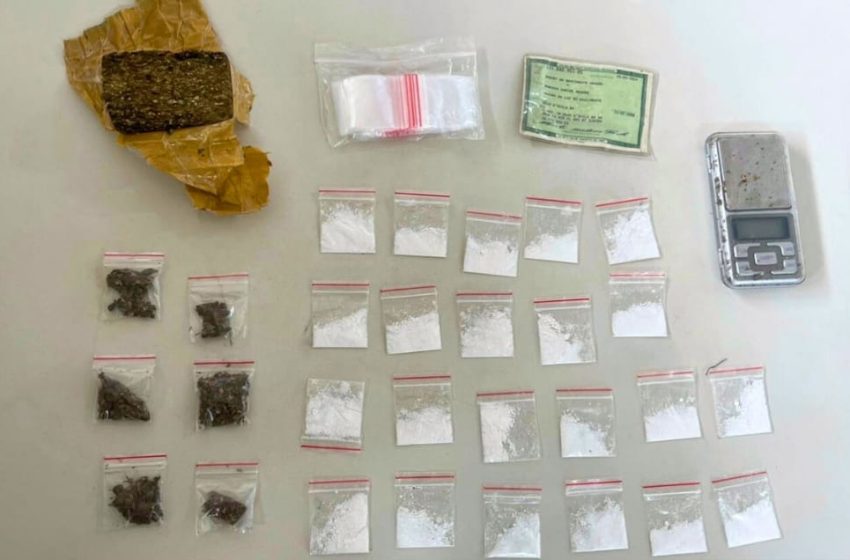  Homem é preso por tráfico de drogas em Dias d’Ávila após denúncia anônima