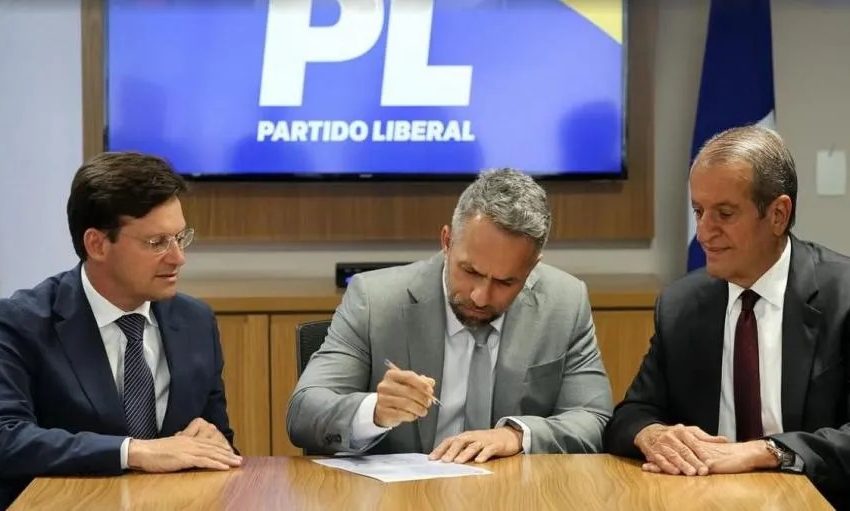  Flávio Matos se filia ao PL e mira nas eleições de 2026