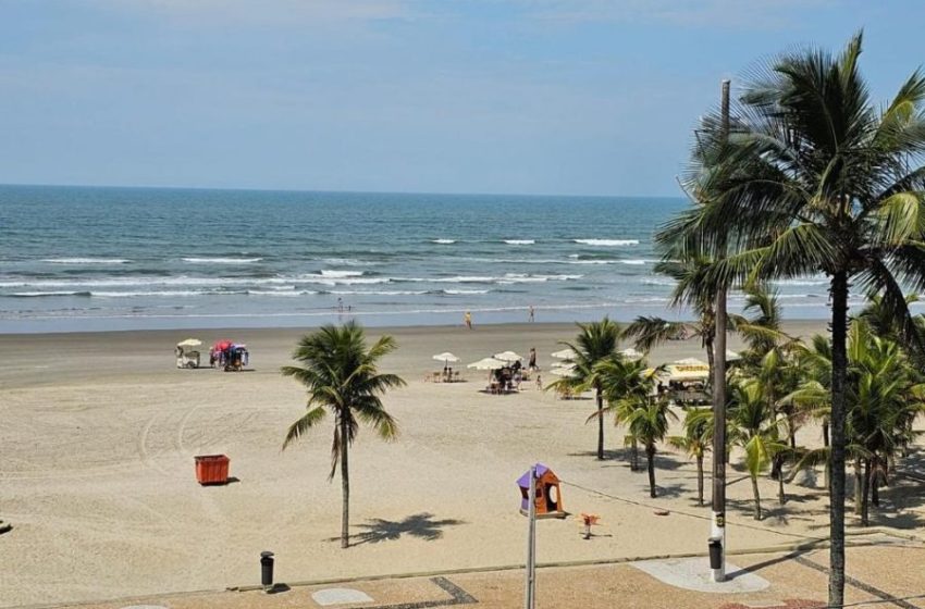  Banhista desaparece após ser arrastado por onda na Praia de Jauá, em Camaçari