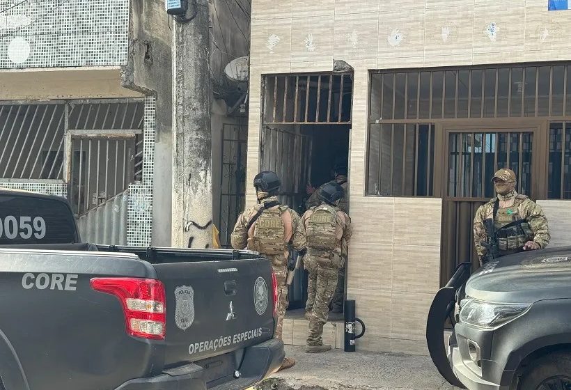  Polícia Civil liberta mulher e bebê feitos reféns durante operação contra facção criminosa na Bahia