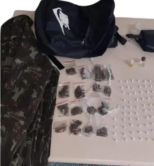  PM apreende grande quantidade de drogas em área de dunas em Jauá